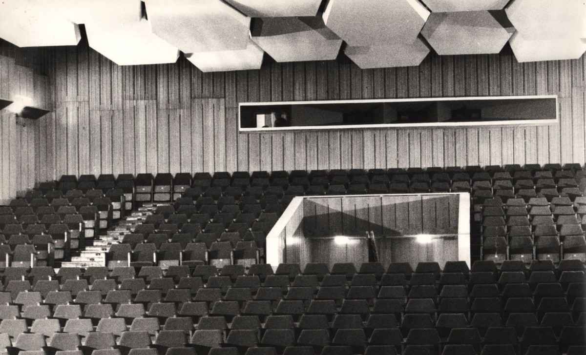 Wnętrze kina Forum, lata 70-80 XX w. (archiwum Muzeum Ceramiki)