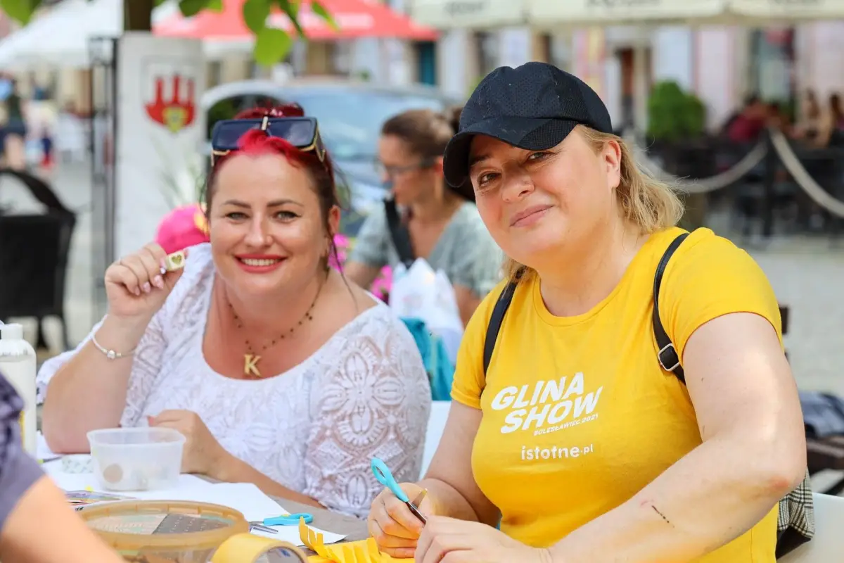 Promocja Glina Show na bolesławieckim rynku