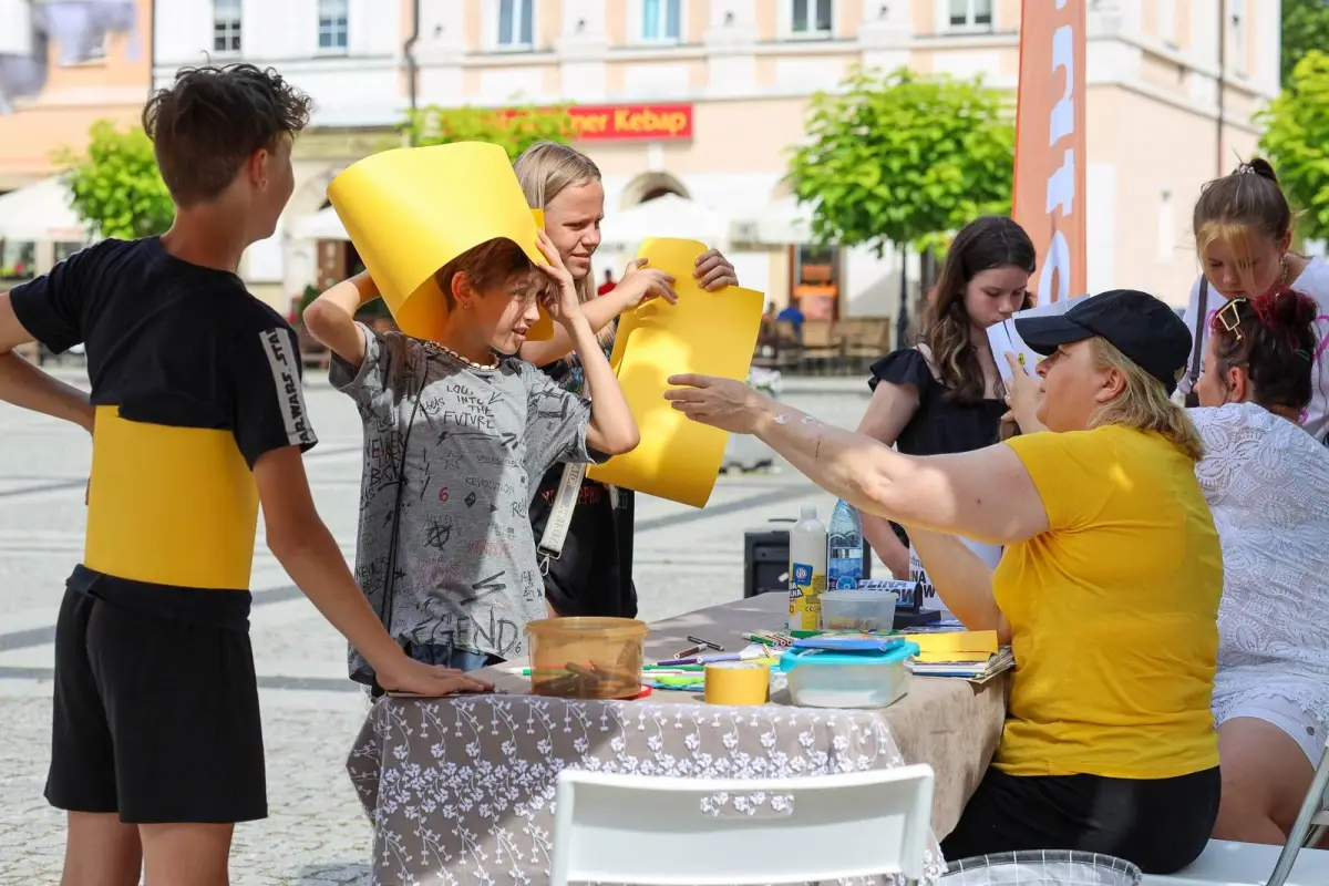 Promocja Glina Show na bolesławieckim rynku