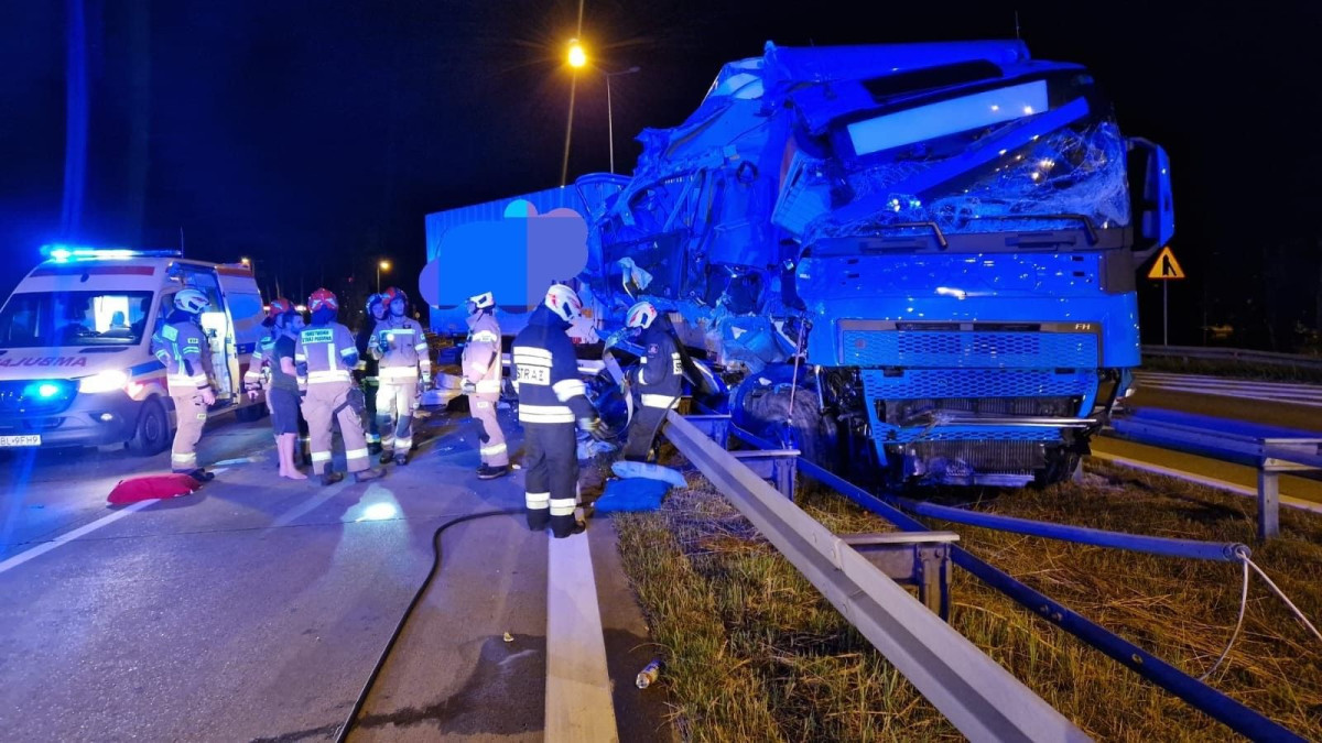Zderzenie dwóch ciężarówek na A4