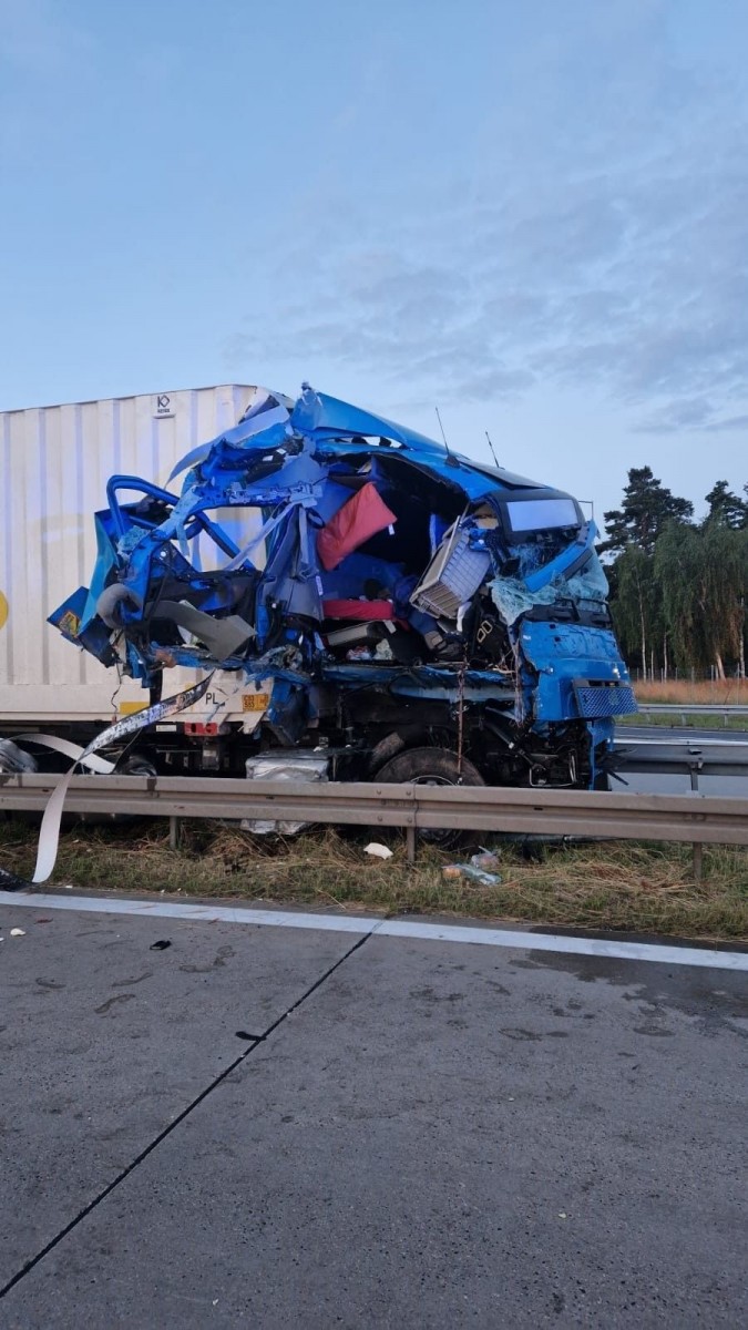 Zderzenie dwóch ciężarówek na A4