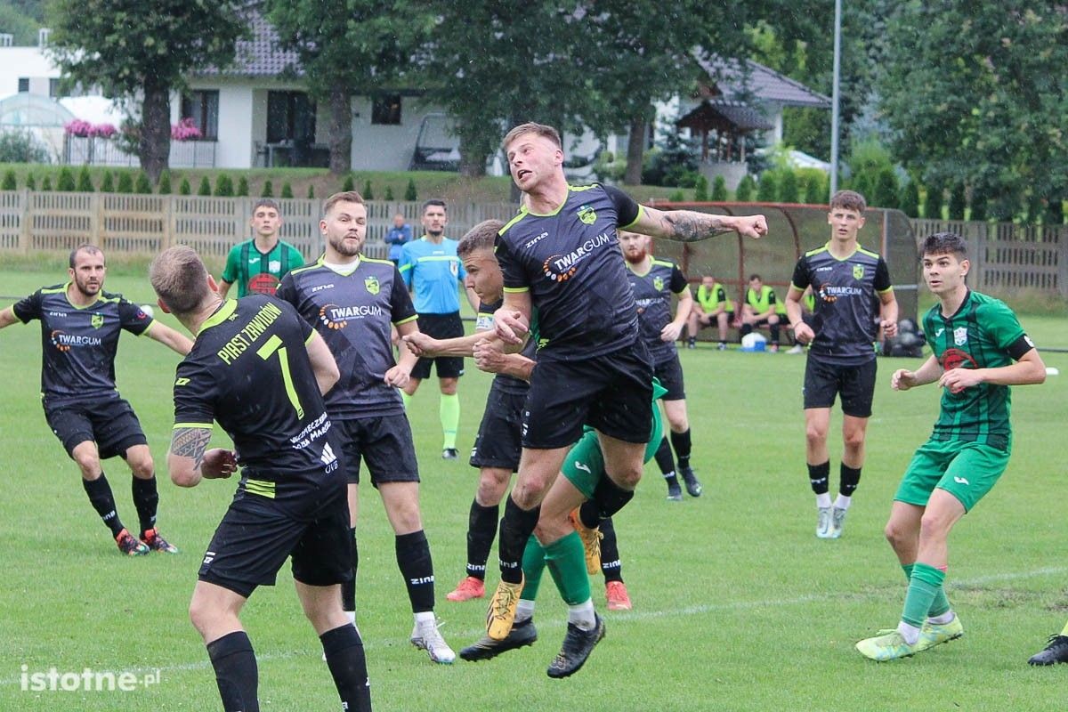 Galeria zdjęć z meczu pucharowego juniorzy BKS - seniorzy Piast Zawidów