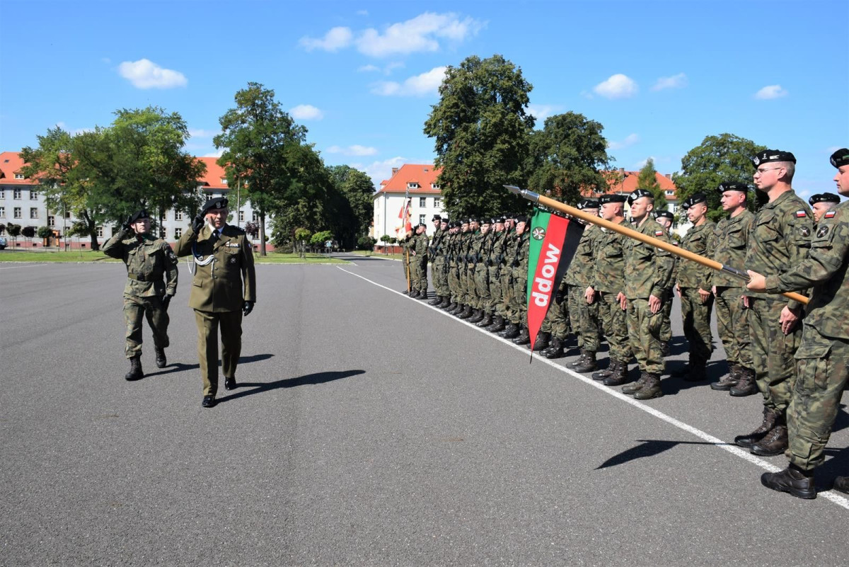 Święto Wojska Polskiego w Bolesławcu: artylerzyści z awansami i odznaczeniami