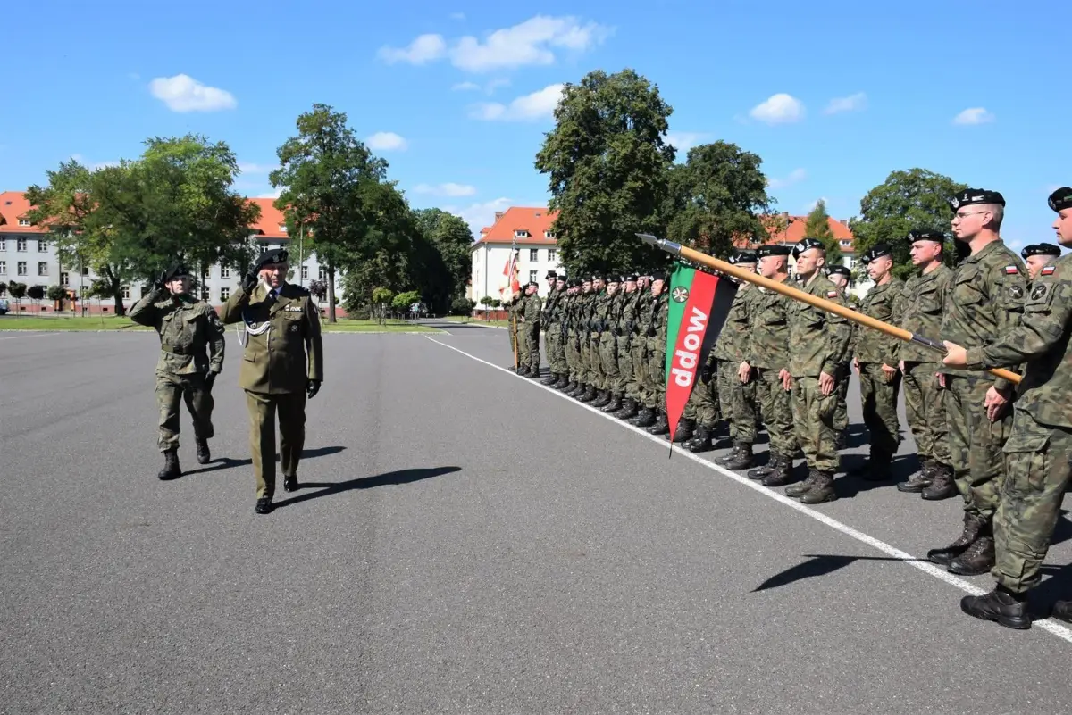 Święto Wojska Polskiego w Bolesławcu: artylerzyści z awansami i odznaczeniami