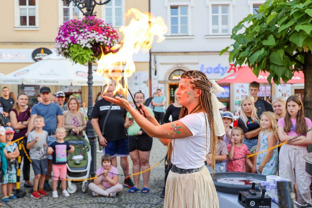 Bajkowy pokaz baniek mydlanych z Foremką na promocji Glina Show i Gliniady