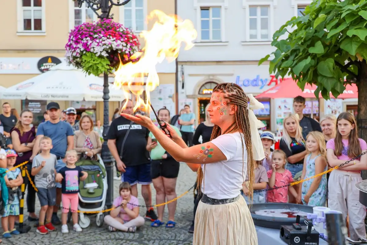 Bajkowy pokaz baniek mydlanych z Foremką na promocji Glina Show i Gliniady