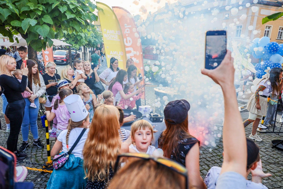Bajkowy pokaz baniek mydlanych z Foremką na promocji Glina Show i Gliniady
