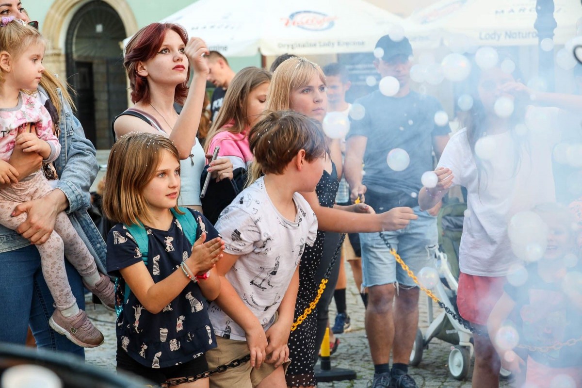 Bajkowy pokaz baniek mydlanych z Foremką na promocji Glina Show i Gliniady