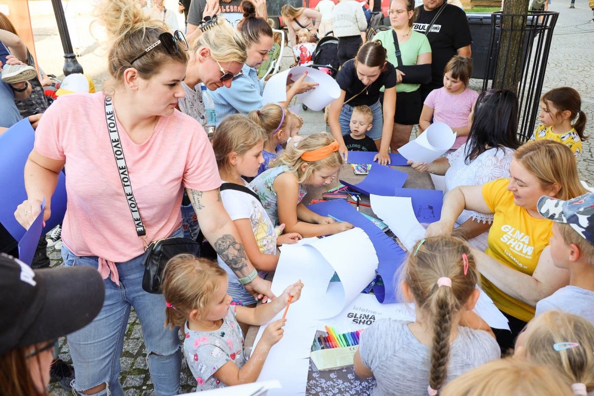 Bajkowy pokaz baniek mydlanych z Foremką na promocji Glina Show i Gliniady