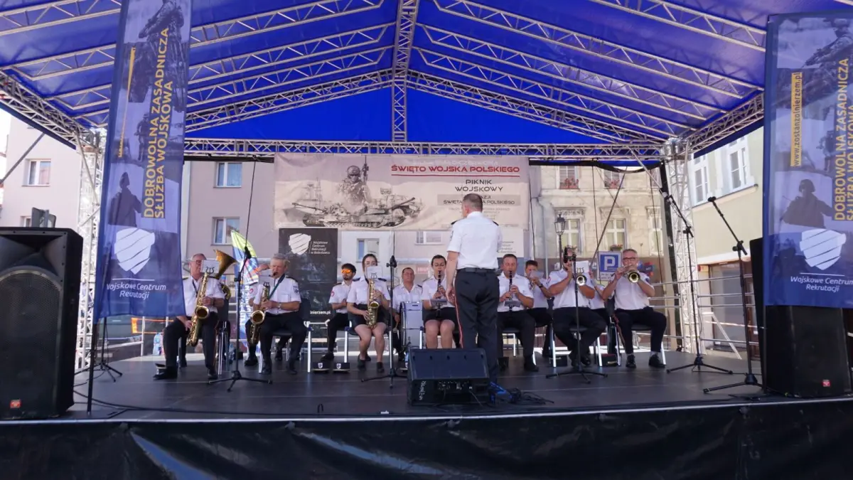 Obchody Święta Wojska Polskiego w Nowogrodźcu