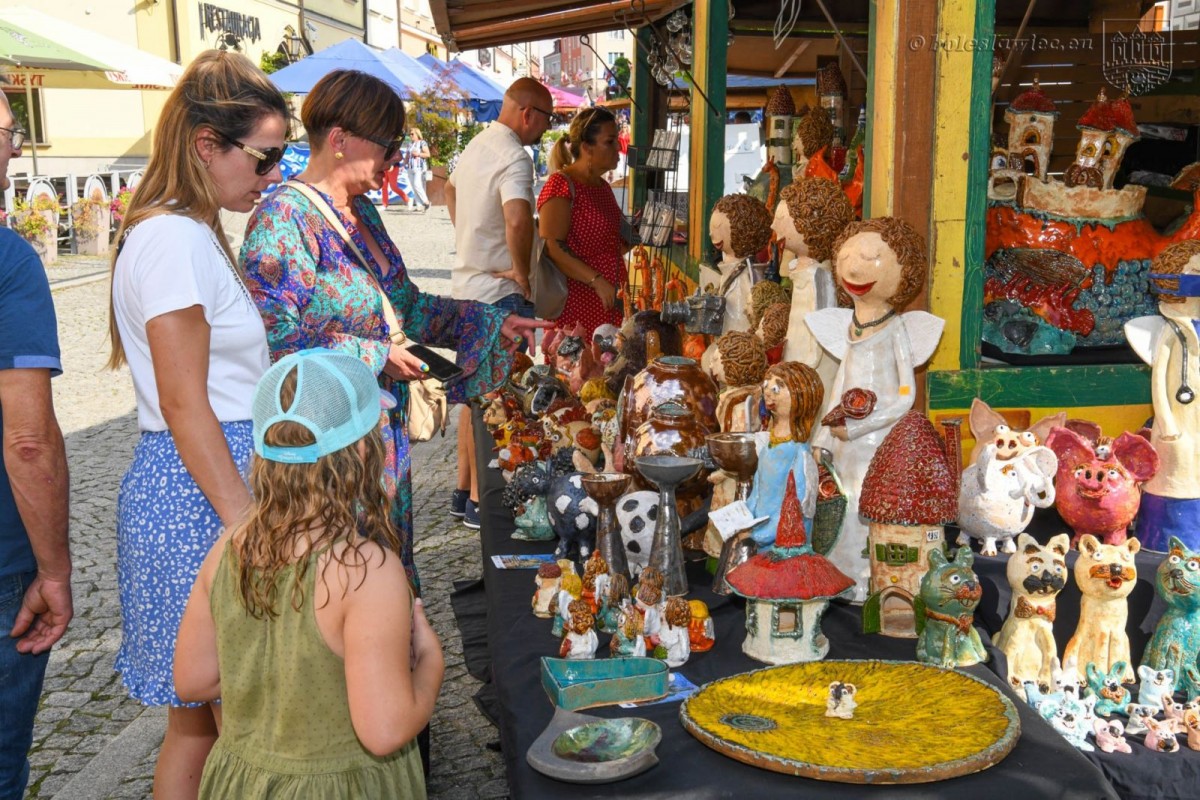 Trwają targi ceramiki