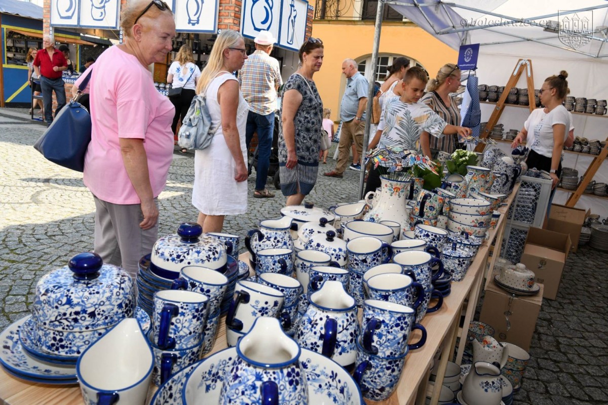 Trwają targi ceramiki