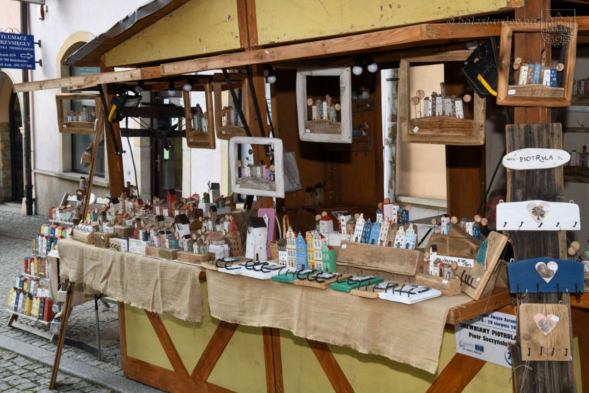 Trwają targi ceramiki