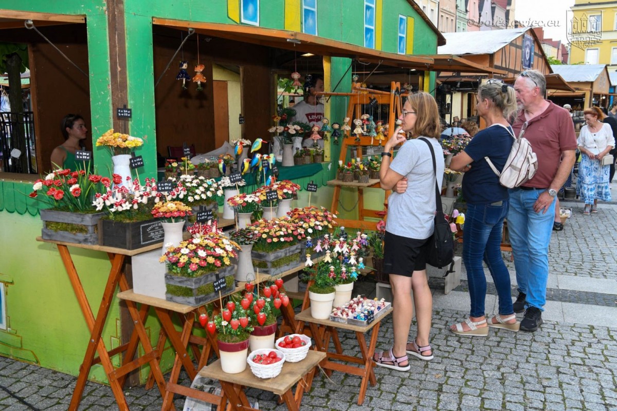 Trwają targi ceramiki