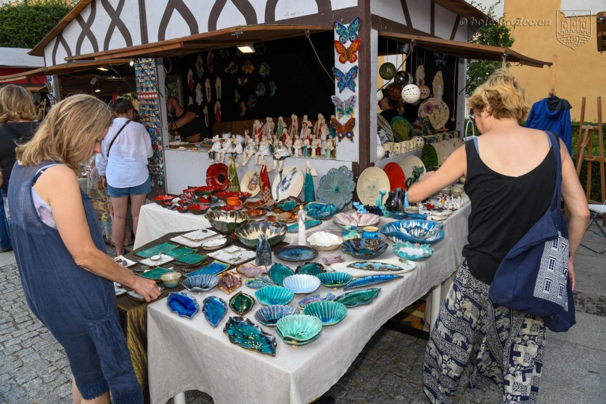 Trwają targi ceramiki