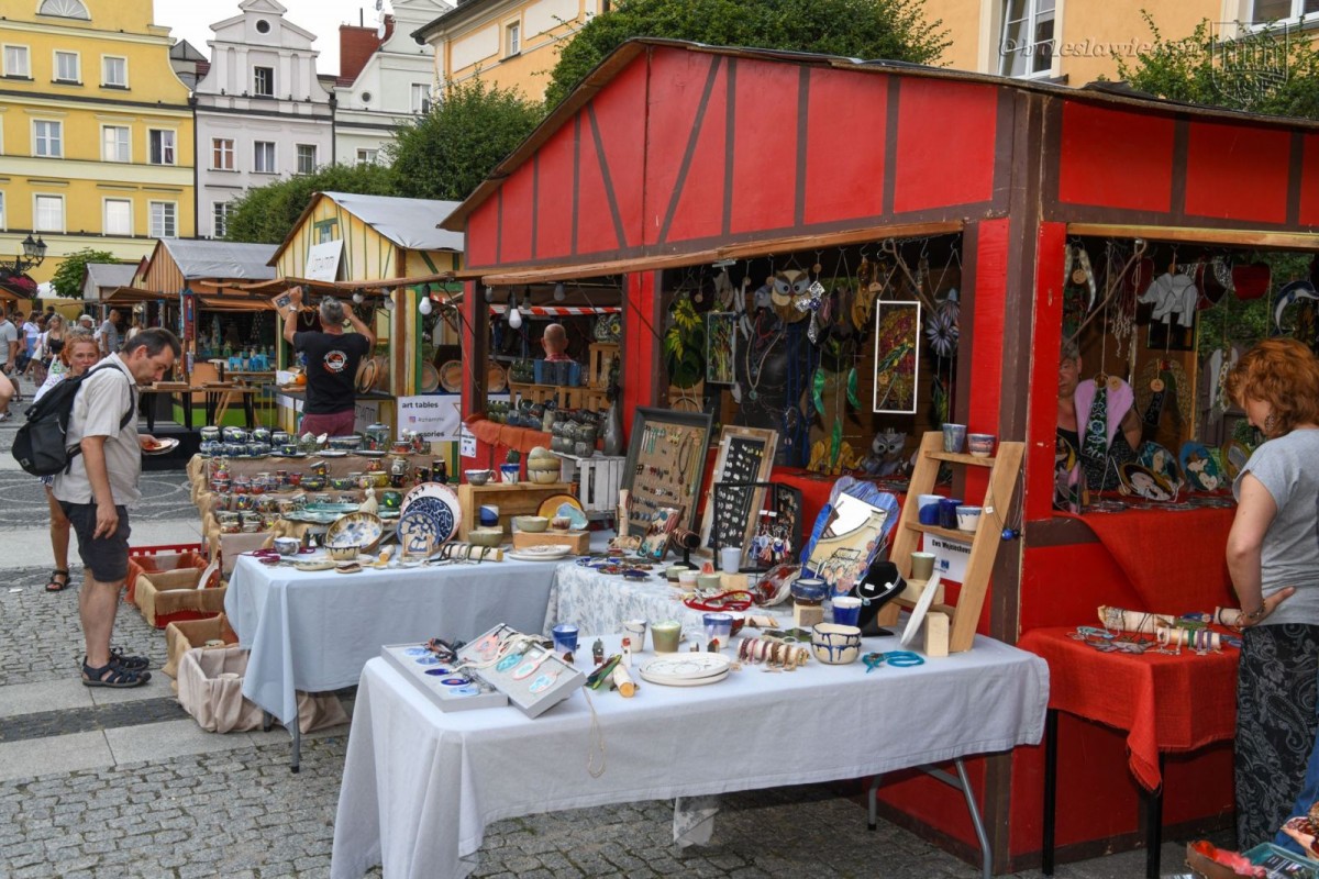 Trwają targi ceramiki