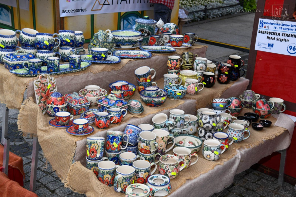 Trwają targi ceramiki