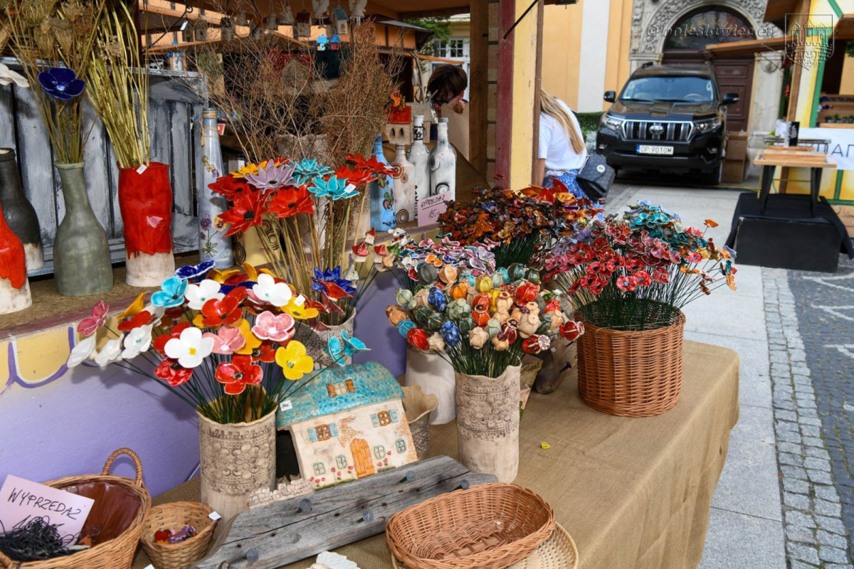 Trwają targi ceramiki