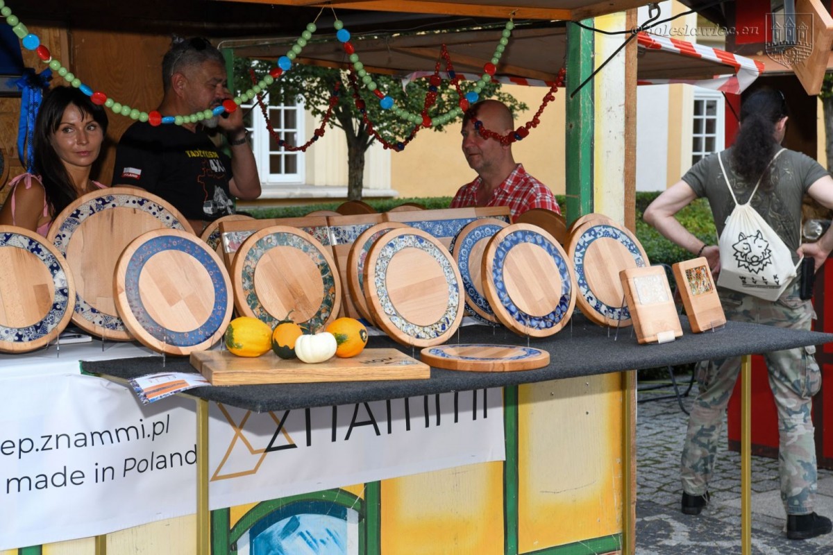 Trwają targi ceramiki