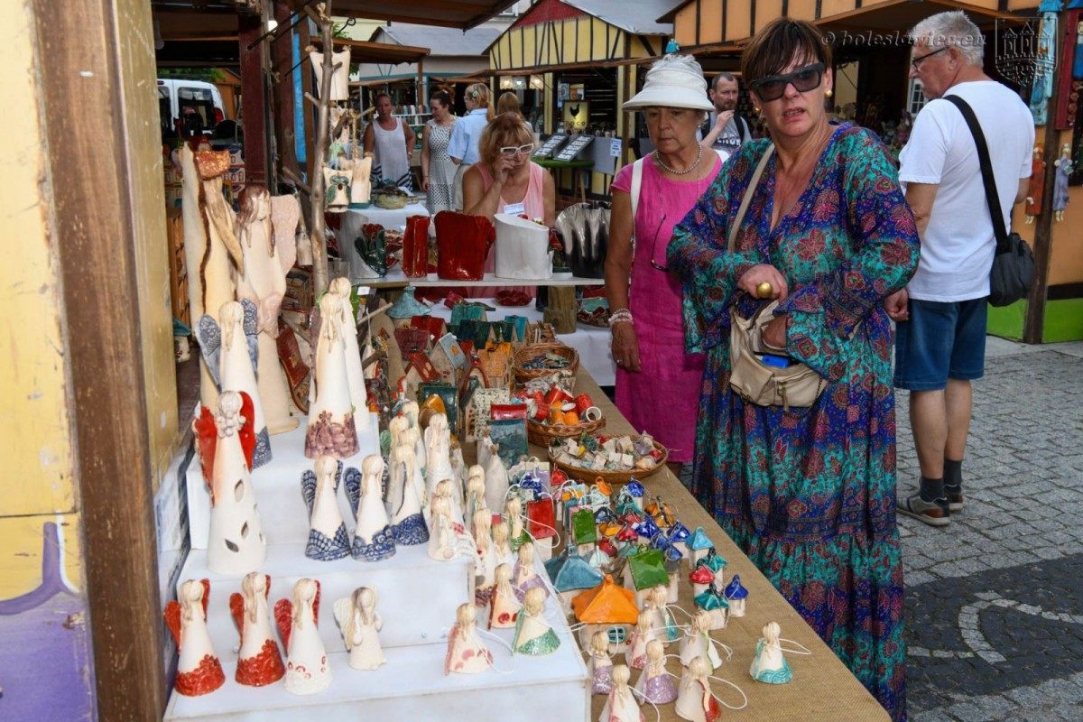 Trwają targi ceramiki