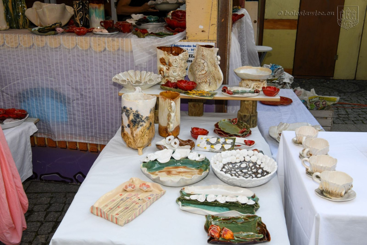 Trwają targi ceramiki