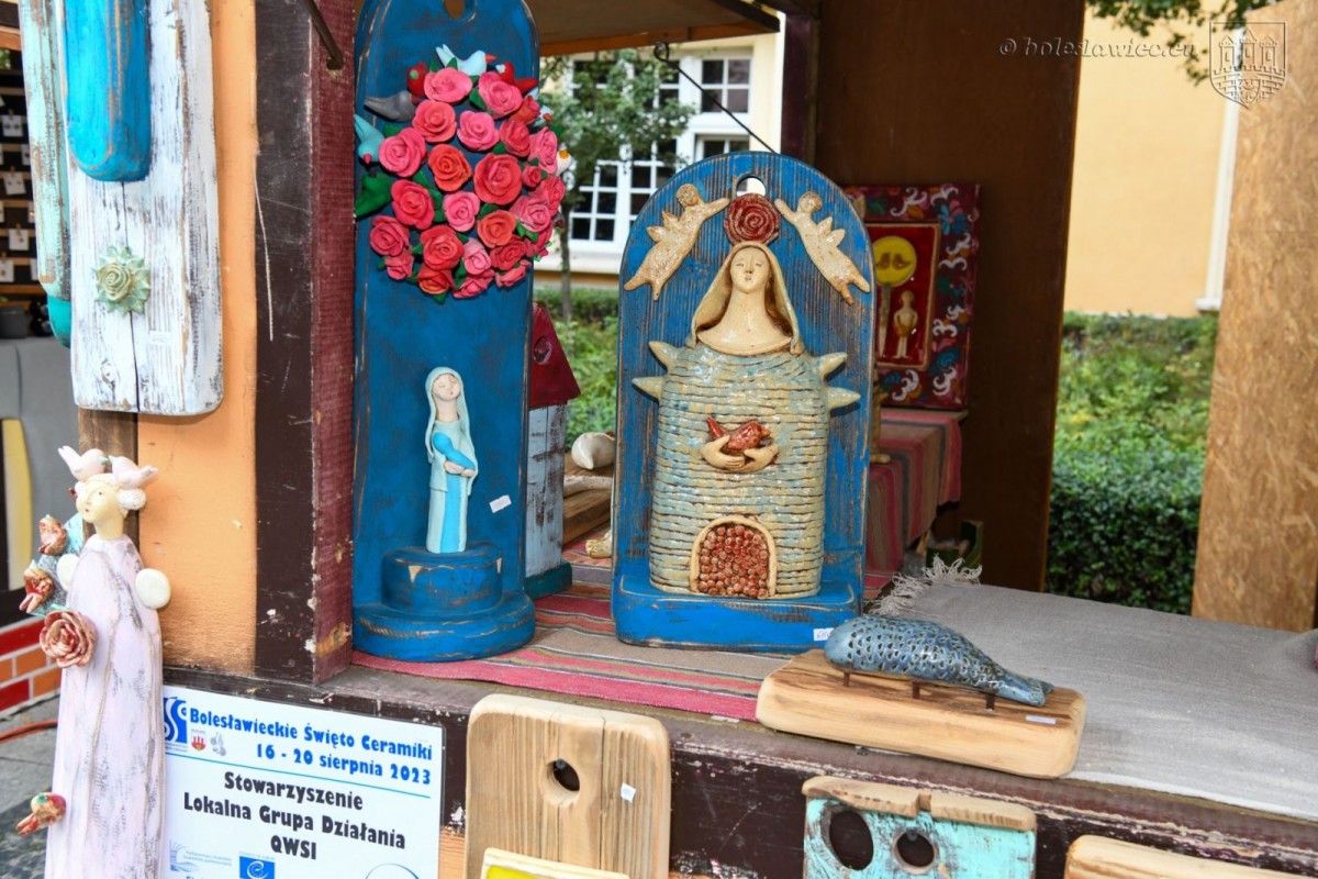 Trwają targi ceramiki