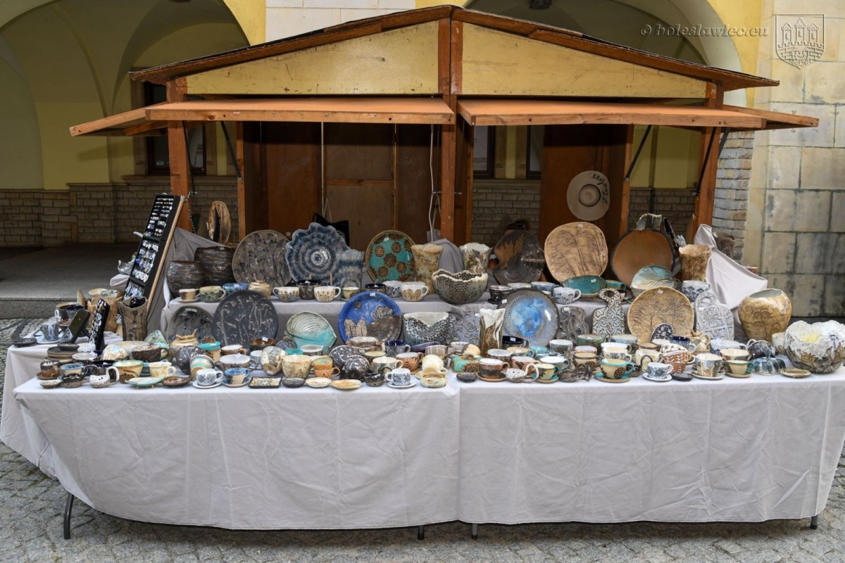 Trwają targi ceramiki