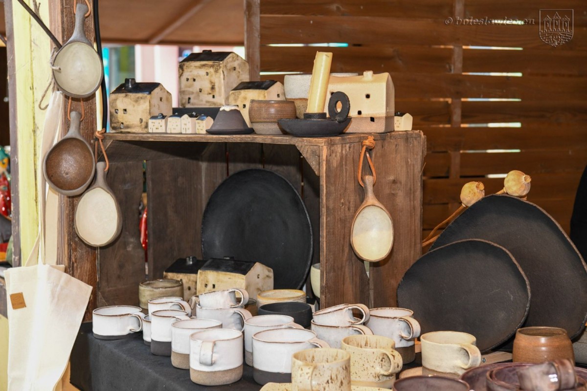 Trwają targi ceramiki