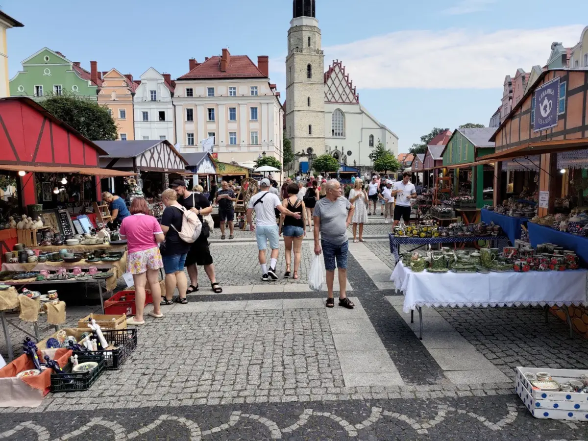 Święto ceramiki: kilka ujęć centrum Bolesławca z czwartku
