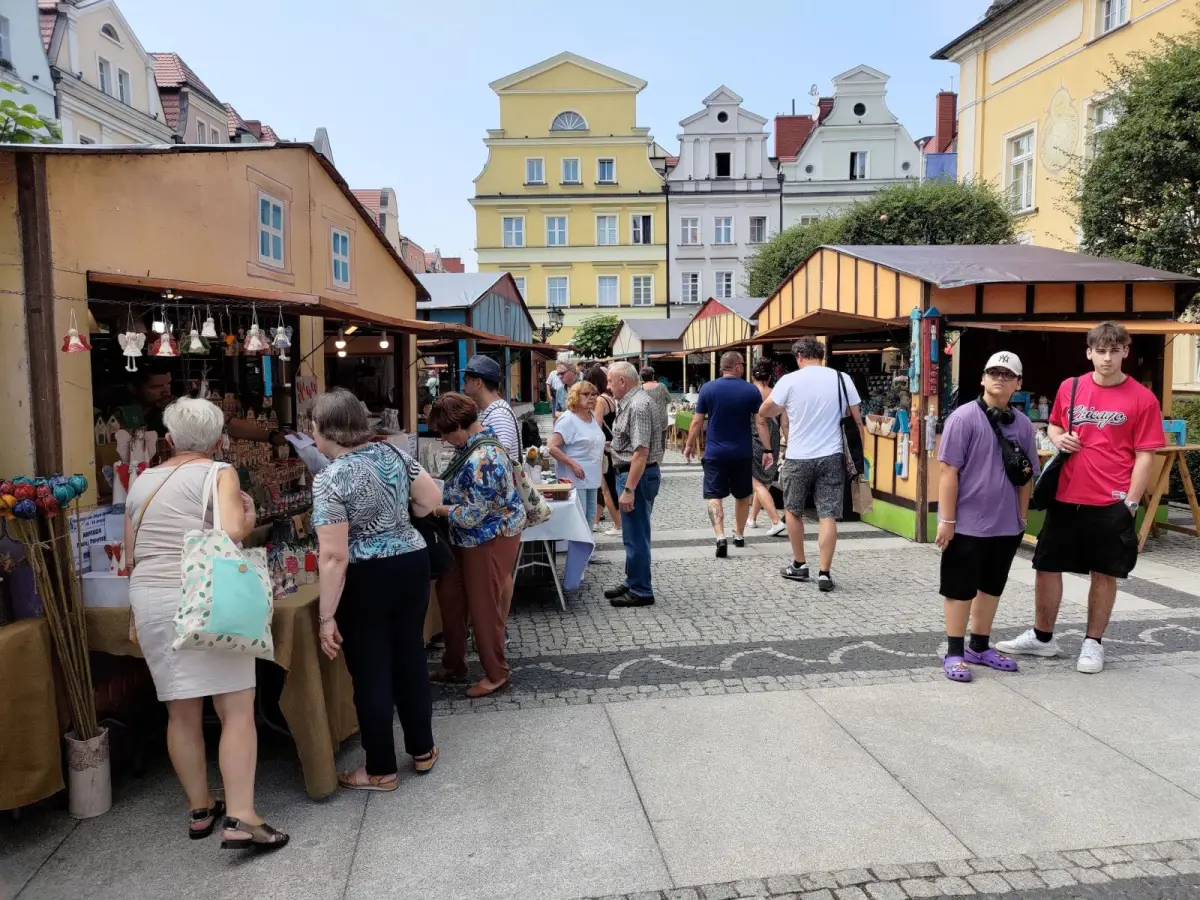 Święto ceramiki: kilka ujęć centrum Bolesławca z czwartku