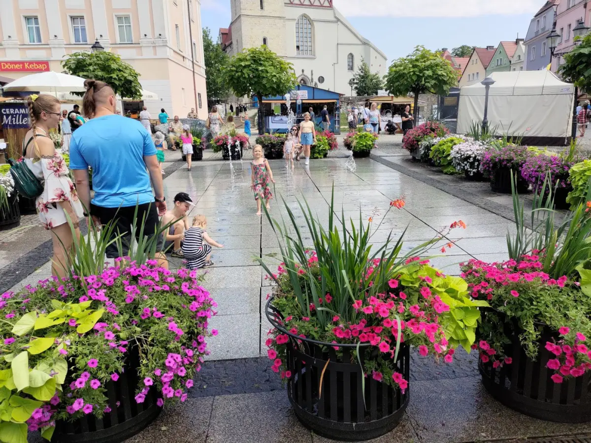 Święto ceramiki: kilka ujęć centrum Bolesławca z czwartku
