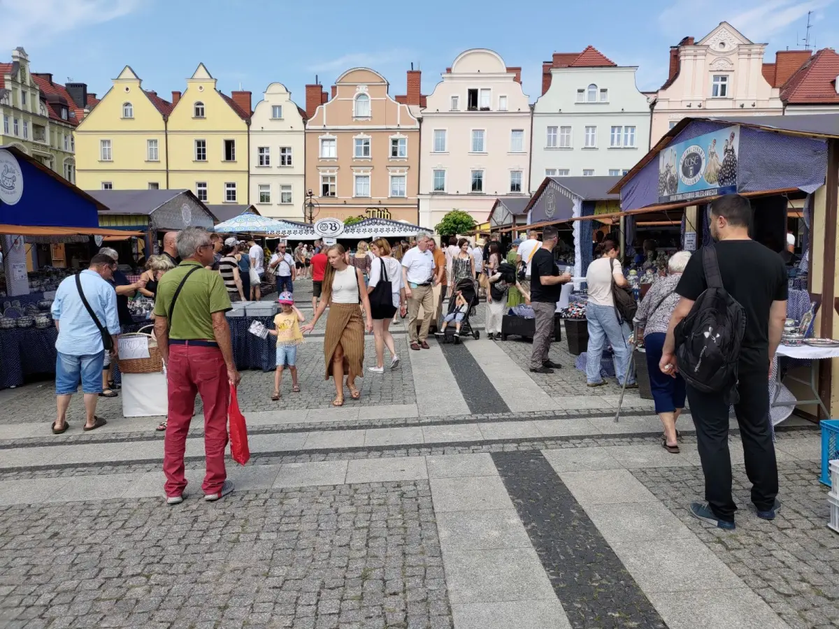 Święto ceramiki: kilka ujęć centrum Bolesławca z czwartku