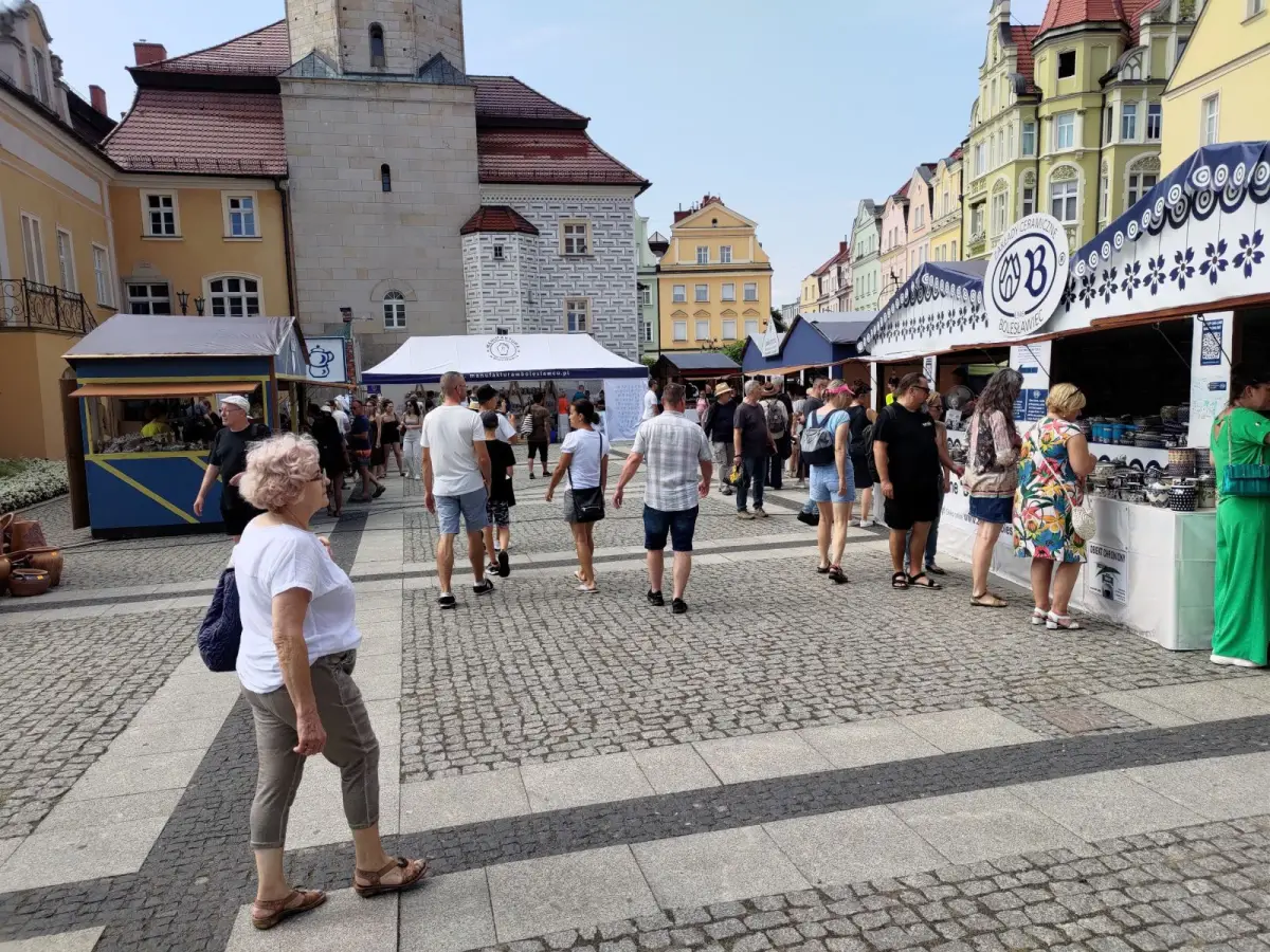Święto ceramiki: kilka ujęć centrum Bolesławca z czwartku