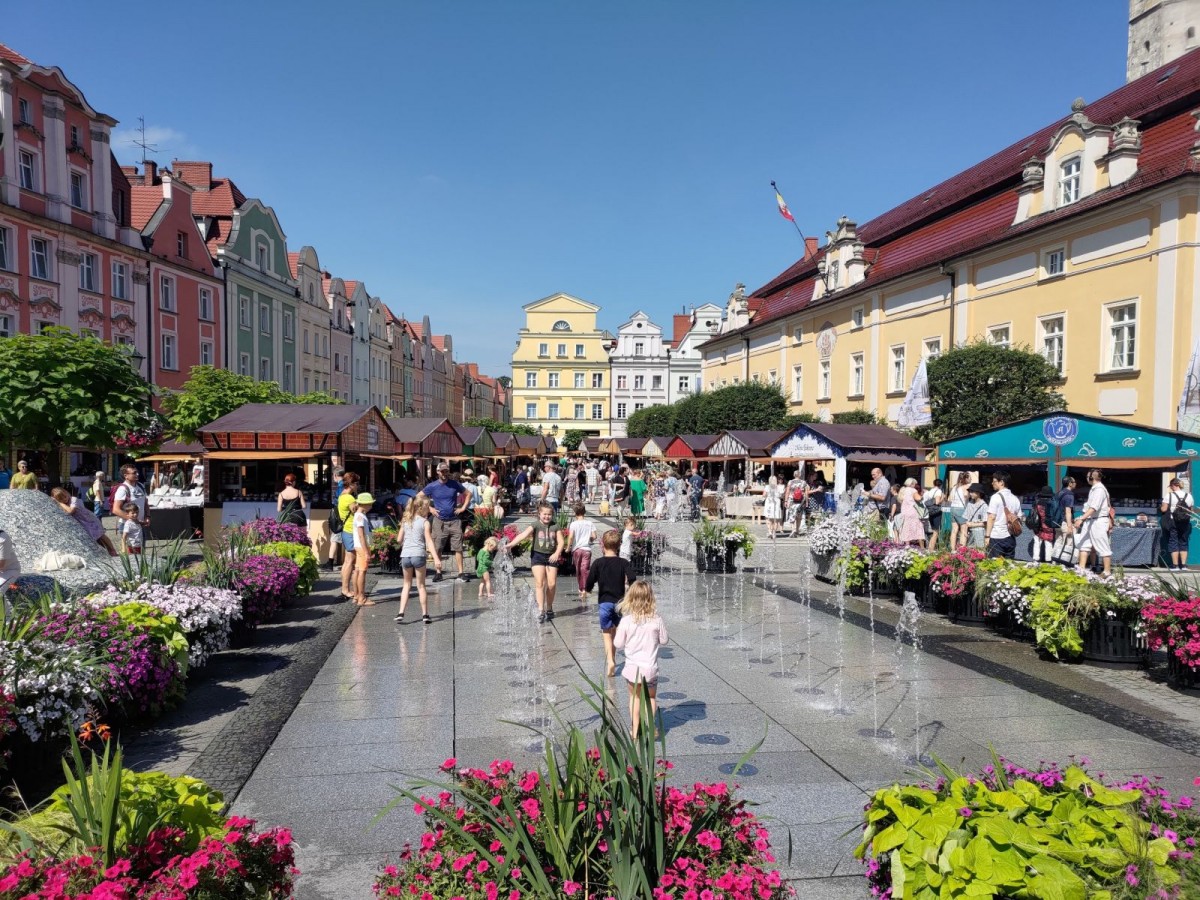 Święto ceramiki: rynek, piątkowe przedpołudnie