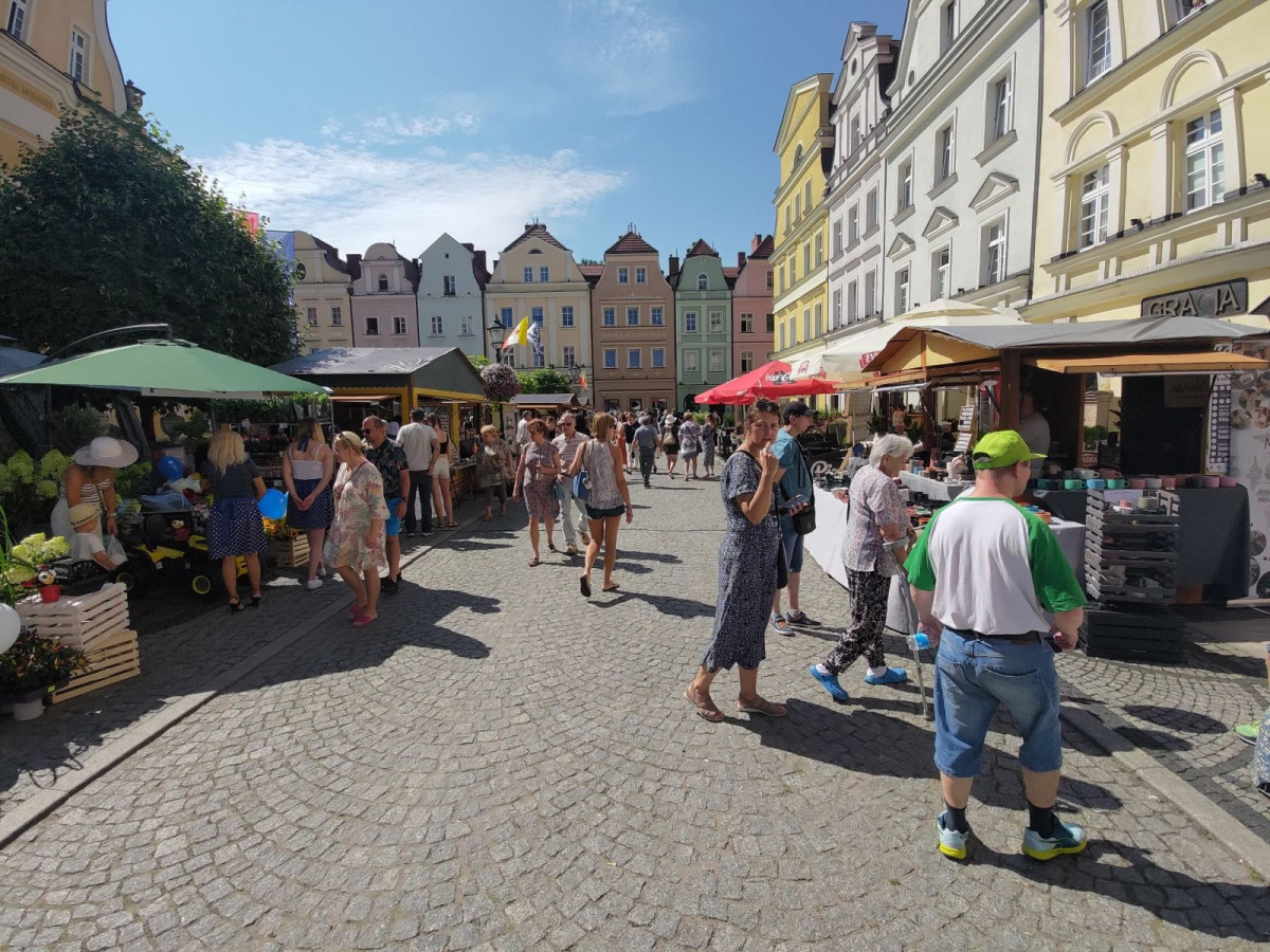 Święto ceramiki: rynek, piątkowe przedpołudnie
