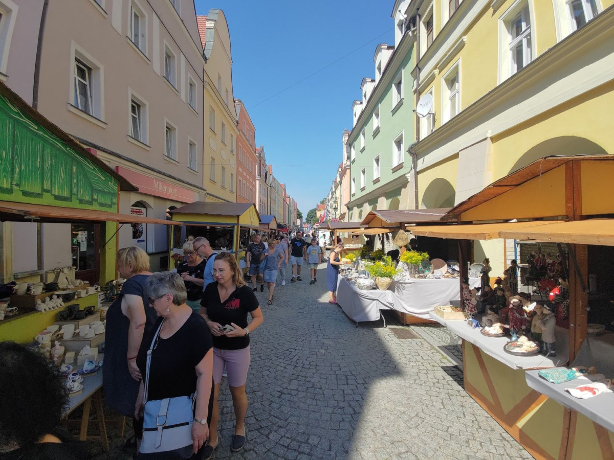 Święto ceramiki: rynek, piątkowe przedpołudnie