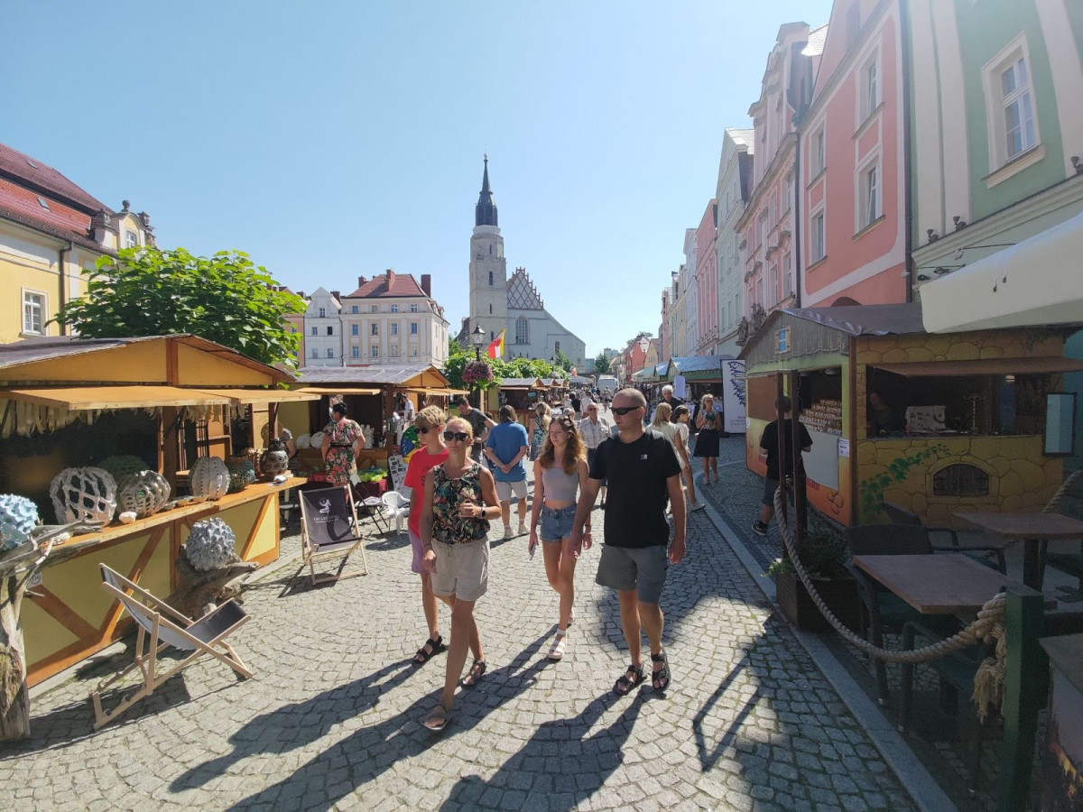 Święto ceramiki: rynek, piątkowe przedpołudnie