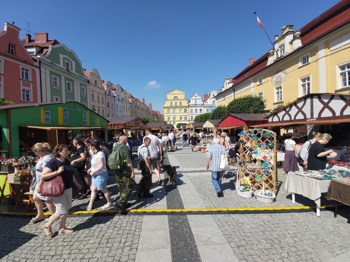 Święto ceramiki: rynek, piątkowe przedpołudnie