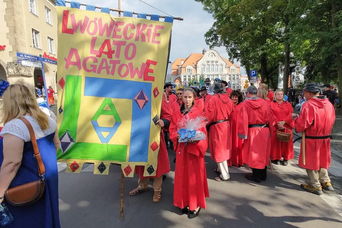 Bolesławieckie Święto Ceramiki tradycyjnie otworzyła kolorowa parada
