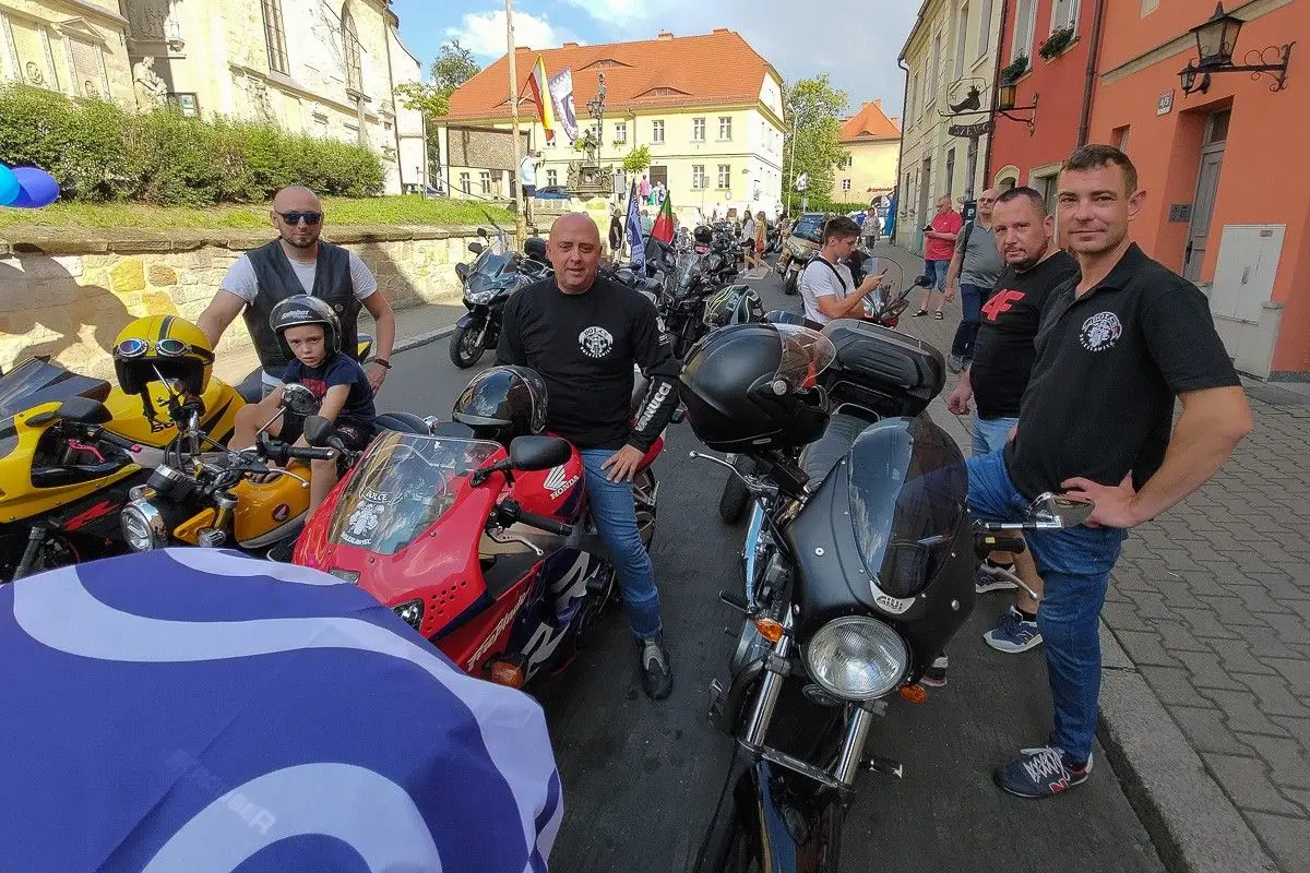 Bolesławieckie Święto Ceramiki tradycyjnie otworzyła kolorowa parada