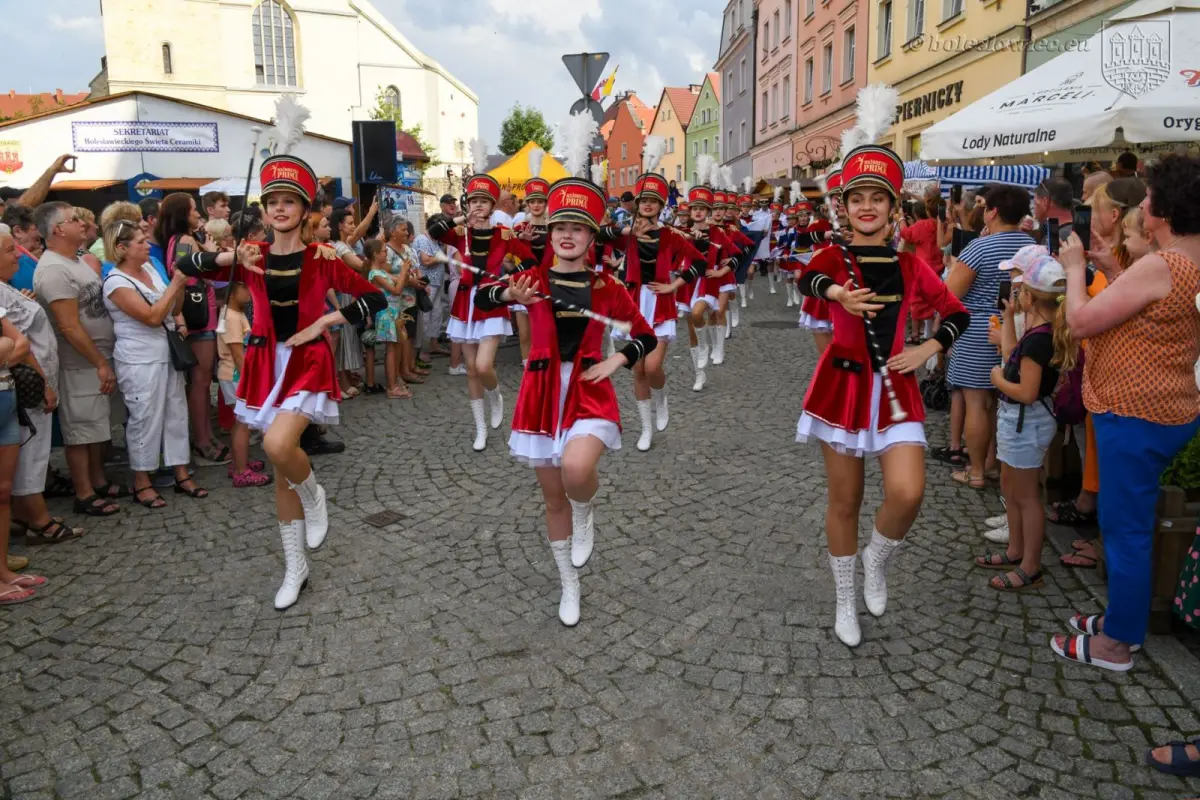 Kolorowa parada i otwarcie święta ceramiki 2023