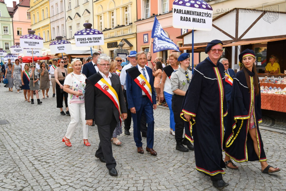 Kolorowa parada i otwarcie święta ceramiki 2023