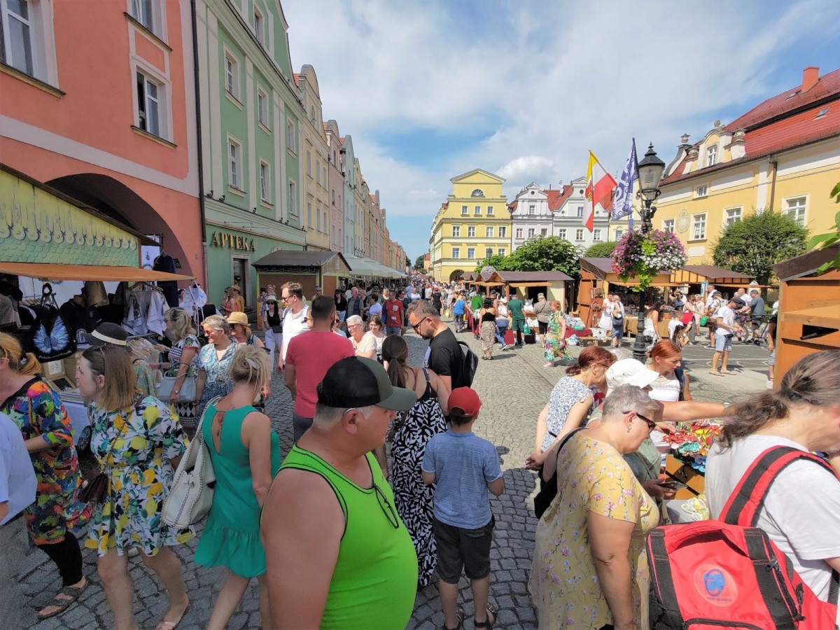 Tłumy na targach ceramiki w sobotnie południe