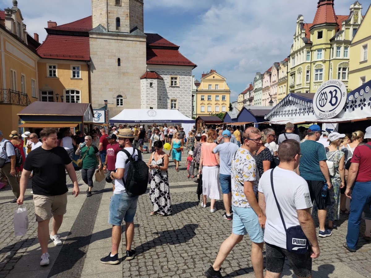 Tłumy na targach ceramiki w sobotnie południe