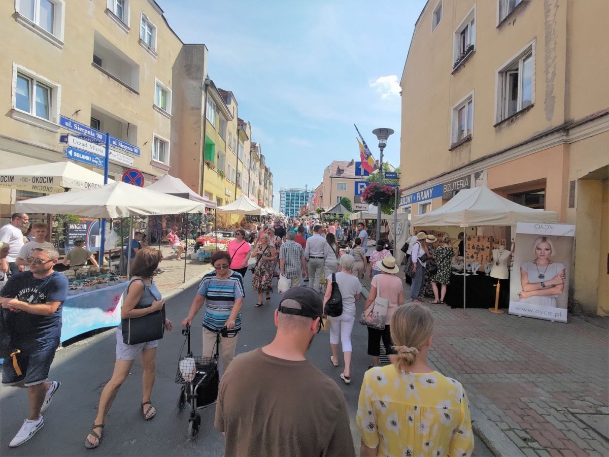 Tłumy na targach ceramiki w sobotnie południe