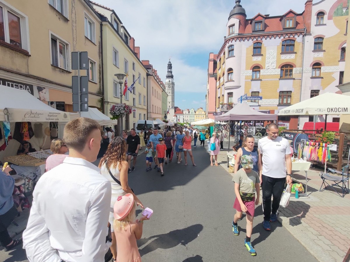 Tłumy na targach ceramiki w sobotnie południe