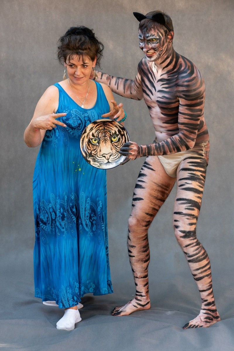 Prezentacja malarek z modelami i modelkami oraz parada