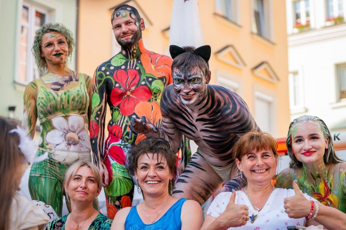 Parada modeli i modelek body painting podczas Glina Show 2023