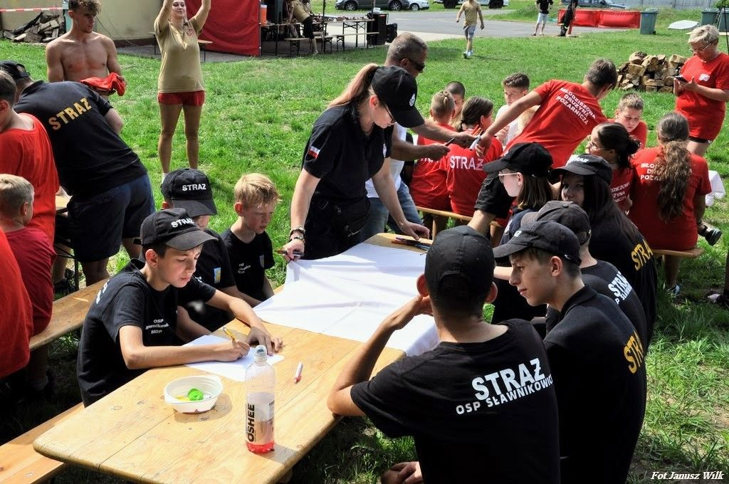 Spotkanie integracyjne młodych strażaczek i strażaków z trzech powiatów