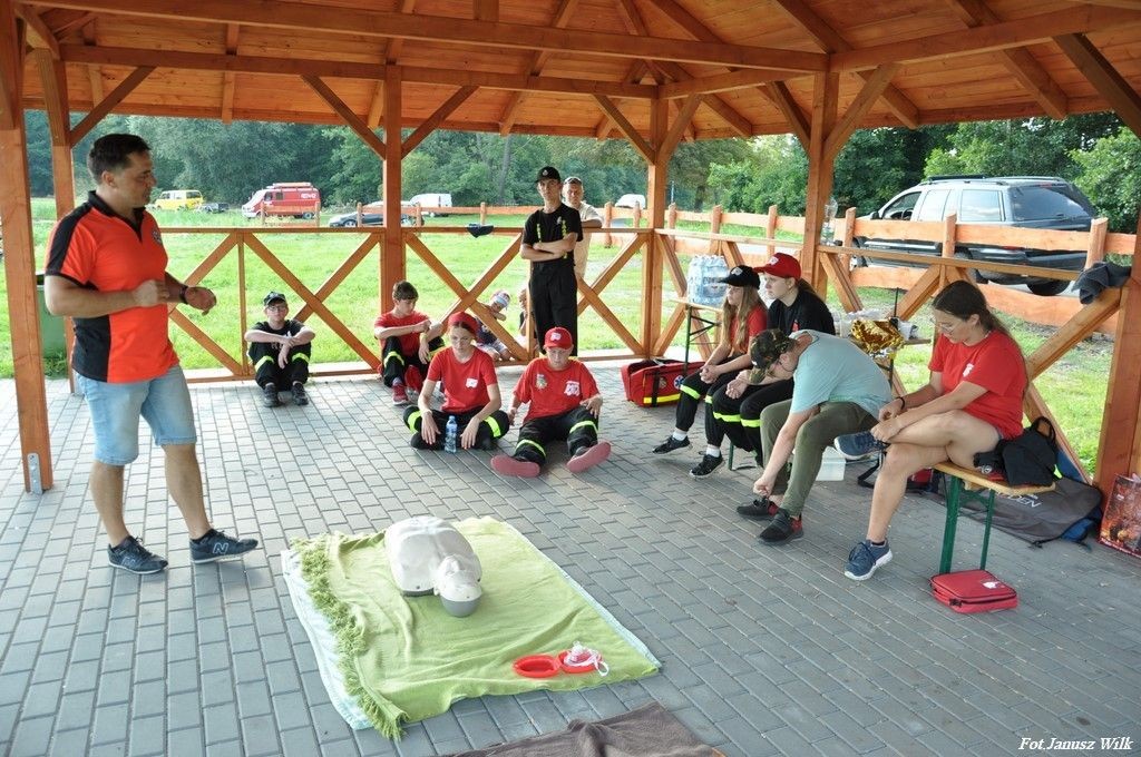 Spotkanie integracyjne młodych strażaczek i strażaków z trzech powiatów